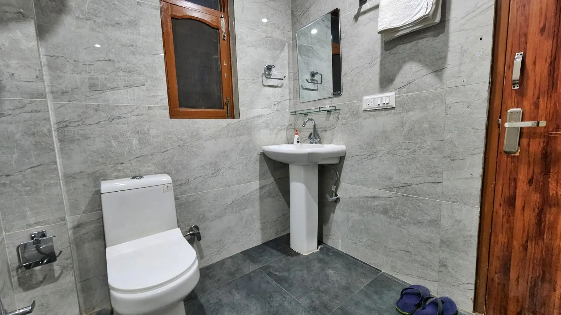 Solitude Rooms Parking And Forest View Σίμλα Bed and Breakfast