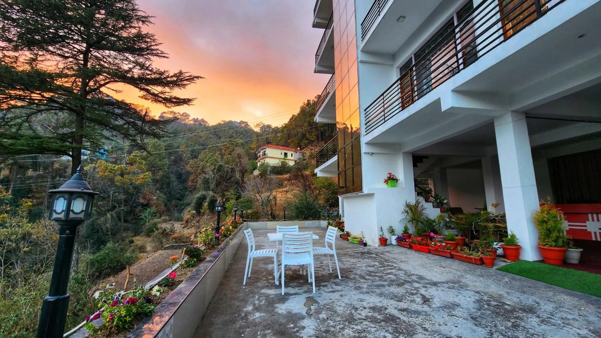 Solitude Rooms Parking And Forest View Σίμλα