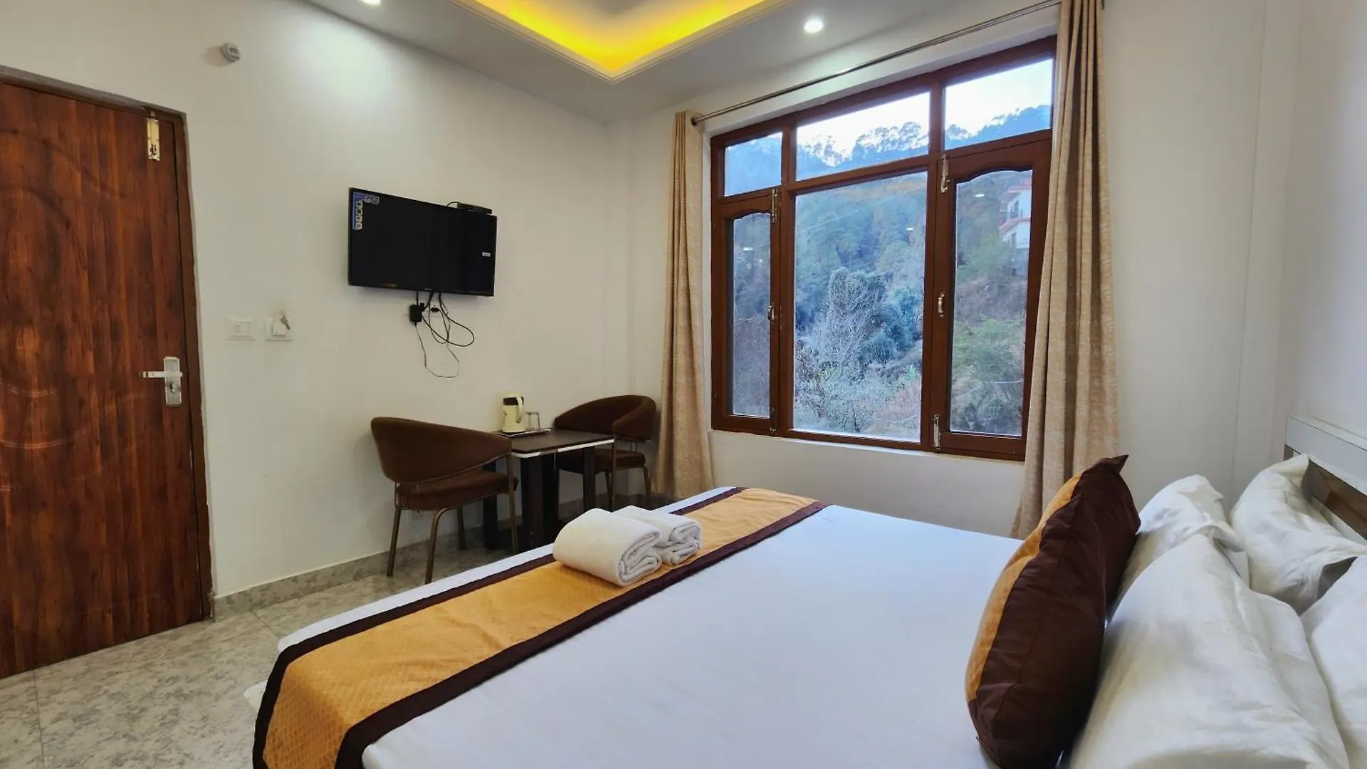 Solitude Rooms Parking And Forest View Σίμλα Bed and Breakfast