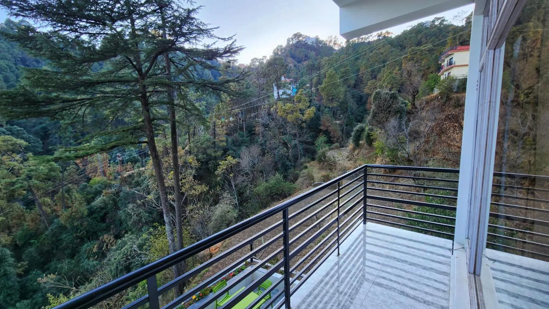 Solitude Rooms Parking And Forest View Σίμλα